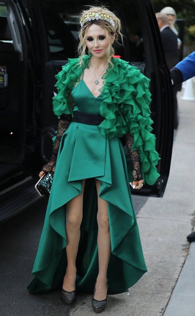te famshmit ne dasmen e paris hilton (1)