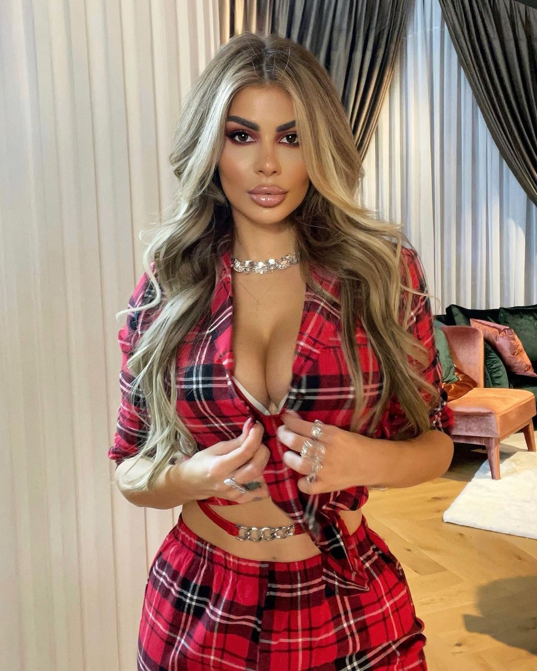 LUANA VJOLLCA3