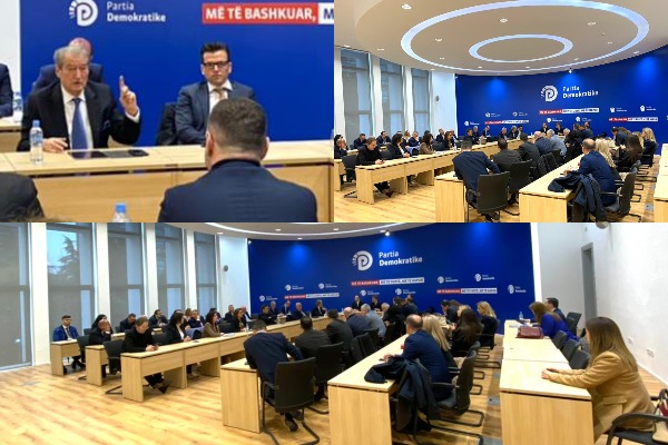 Mbledhja e Grupit te PD-Sali-Berisha-mbledhja pare (11)