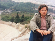 U denoncua si i zhdukur nga të afërmit e tij, çfarë nuk besoi familja për vdekjen misterioze të poetit Ali Podrimja! Udhëtoi drejt Francës për të marrë pjesë në Festival, por u gjet i pajetë