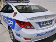 Burri plagos me thikë gruan pas një sherri në banesë, 32-vjeçarja dërgohet në spital, autori shpallet në kërkim