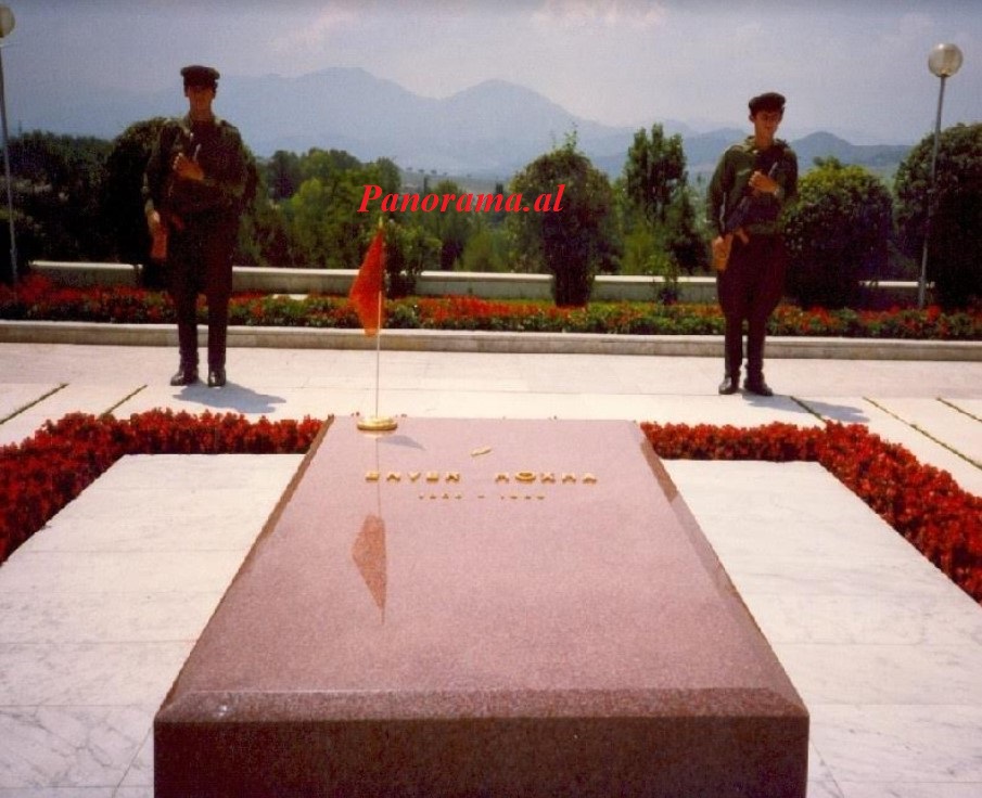 hoxha varri deshmoret e kombit