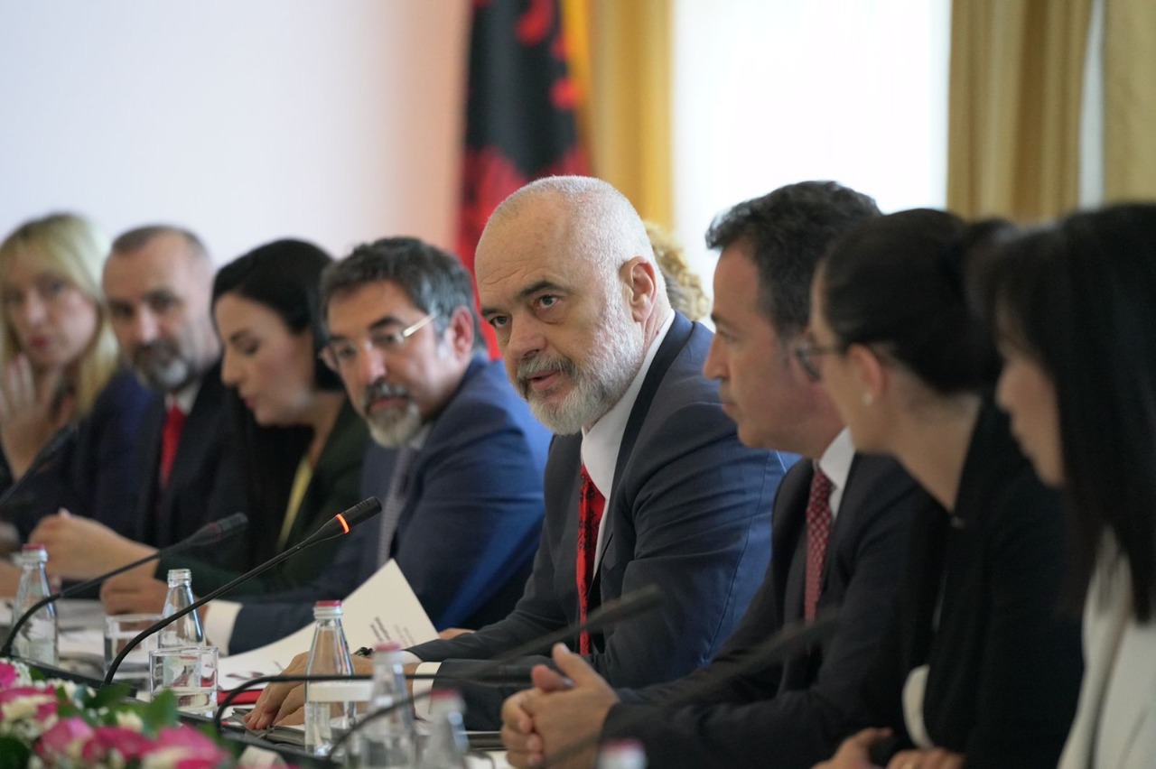 edi rama albin kurti mbledhje e perbashket qeverie prishtine kosove shqiperi