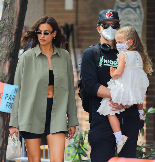 EXCLUSIVE: Bradley Cooper and Irina Shayk enjoy some quality family time with their daughter in New York City. The 45-year-old A Star Is Born actor carried daughter Lea De Seine, aged three, while the 34-year-old supermodel walked alongside. The former power couple started dating in April 2015 when they attended the White House Correspondents Dinner, went official in March 2016 during a Paris Fashion Week party, welcomed Lea in March 2017 and split in June 2019. 10 Sep 2020,Image: 557295900, License: Rights-managed, Restrictions: World Rights, Model Release: no