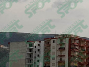 VIDEO/ Policia blindon stadiumin, tifozët e Flamurtarit brohorasin nga… tarraca