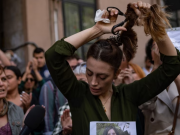 Irani instalon kamera në vende publike për të identifikuar gratë pa shami