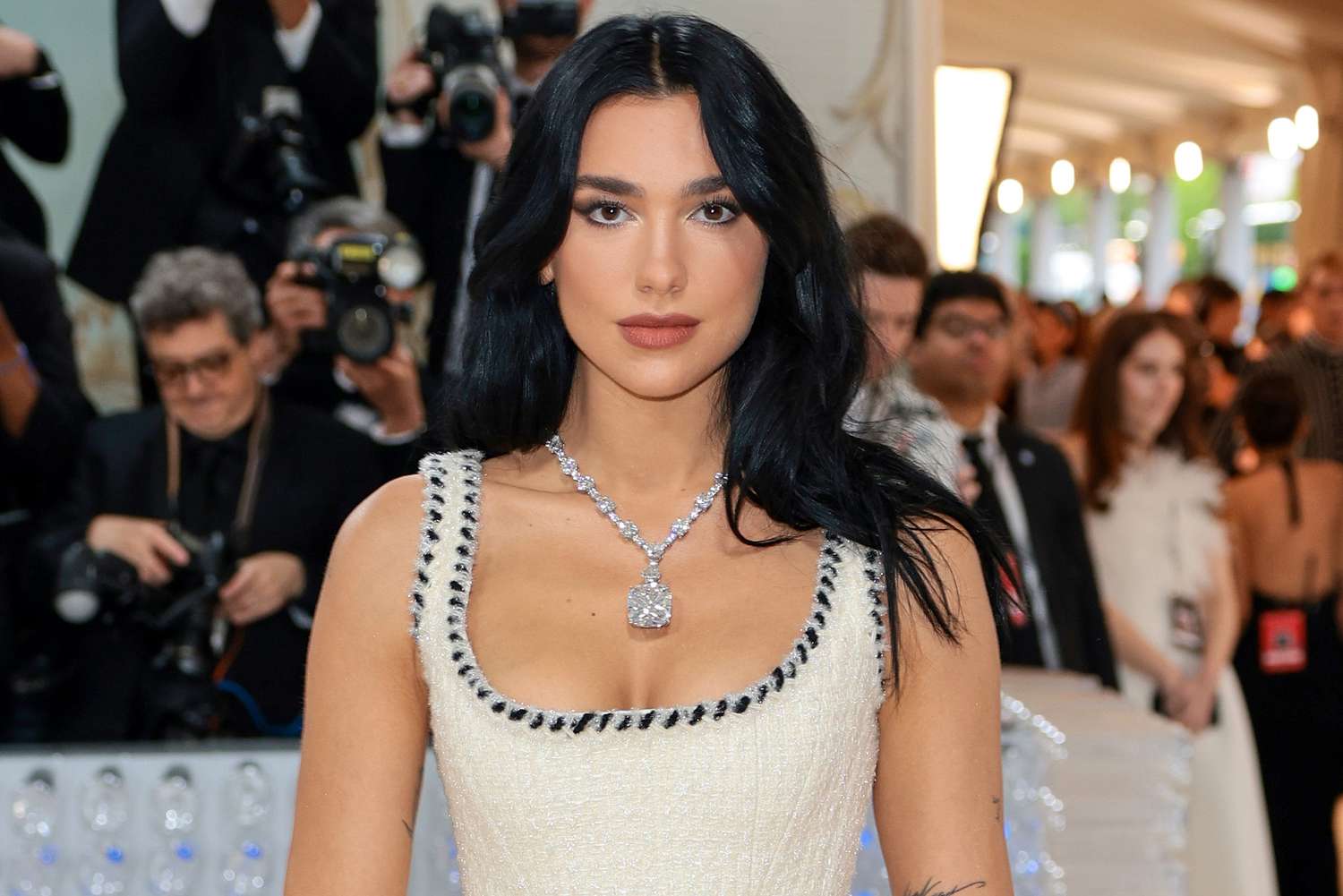 dua-lipa-met-gala-050123-c35b6fda36534018b6c63219e86c33af
