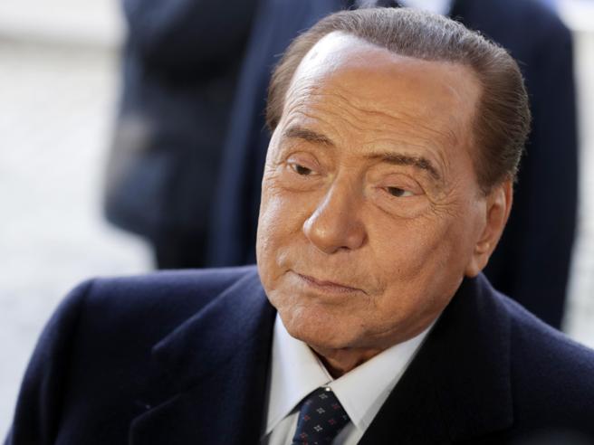 epa08064889 Former Italian prime minister Silvio Berlusconi arrives for the European People's Party (EPP) leaders meeting ahead to European summit in Brussels, Belgium, 12 December 2019. An European Council meeting will be held in Brussels on 12 and 13 December during which the EU27 leaders among other topics will discuss the Brexit and preparations for the negotiations on future EU-UK relations after the withdrawal as well as a revision of the European Stability Mechanism (ESM) Treaty. EPA/STEPHANIE LECOCQ