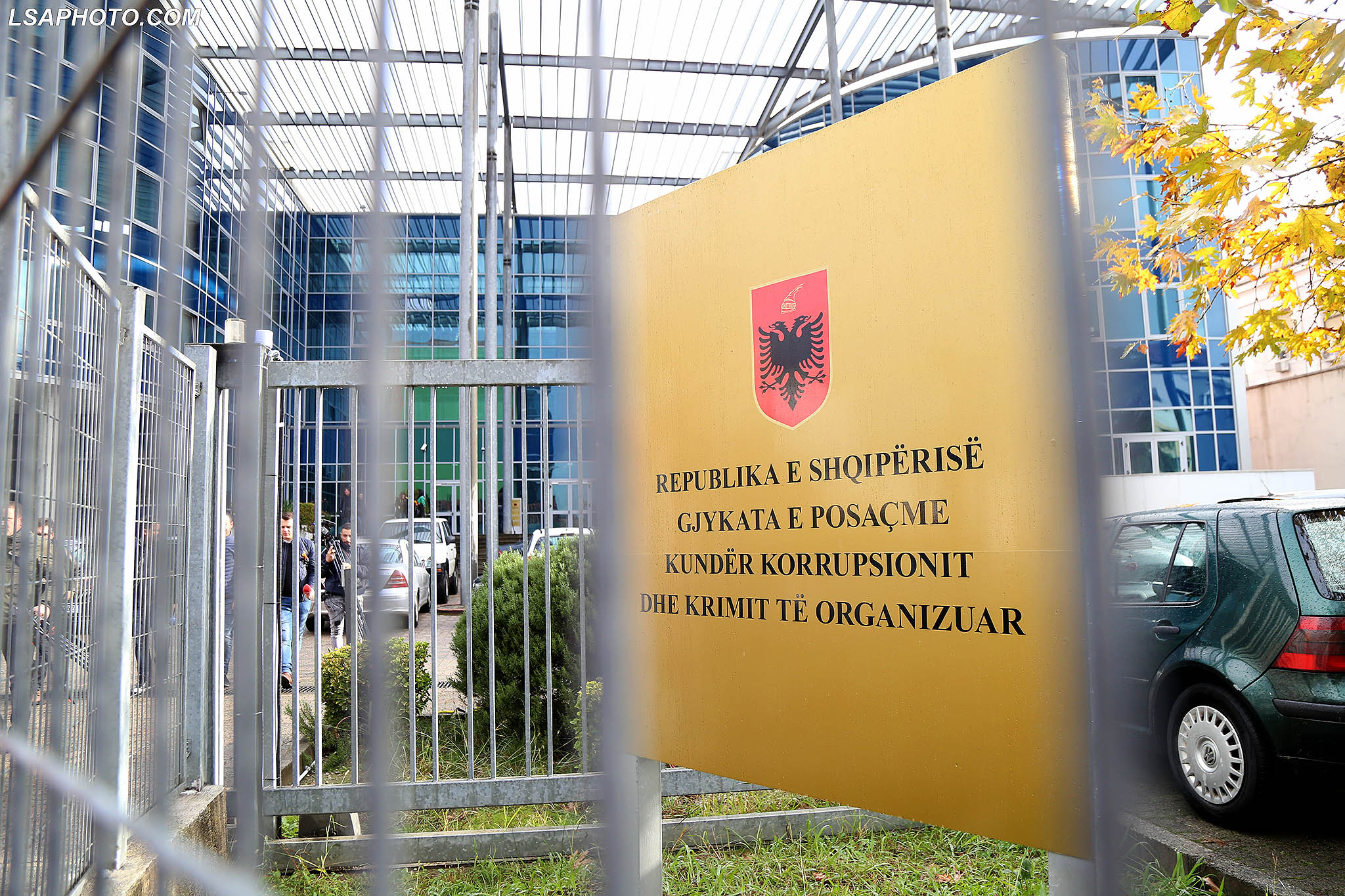 Godina e Gjykates se Posacme Kunder Korrupsionit dhe Krimit te Organizuar (SPAK), e cila nisi punen kete te premte. /r/n/r/nThe building of the Special Court against Corruption and Organized Crime (SPAK), which began work this Friday.