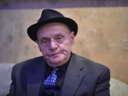 Si e krijoi Uran Kostreci në burg “Epopenë e karkalecëve”! 10 vite kohë për ta shkruar e rishkruar poemën, e për ta memorizuar në kushte terrori