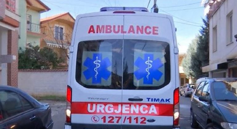EMRI  Plagoset me thikë një person në Tiranë  shpallet në kërkim autori