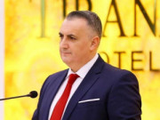 Deformimi i personalitetit nën autokraci