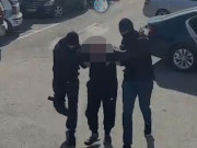 Drejtonte mjetin nga ku u qëllua me armë ndaj një makine tjetër, arrestohet 17-vjeçari! Akuzat e ngritura ndaj tij