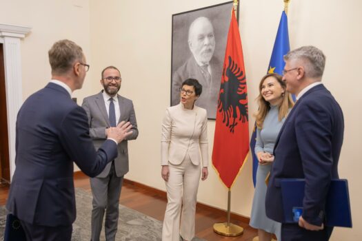 Marta kos PD, gaz bardhi jorida tabaku gjekmarkaj (2)