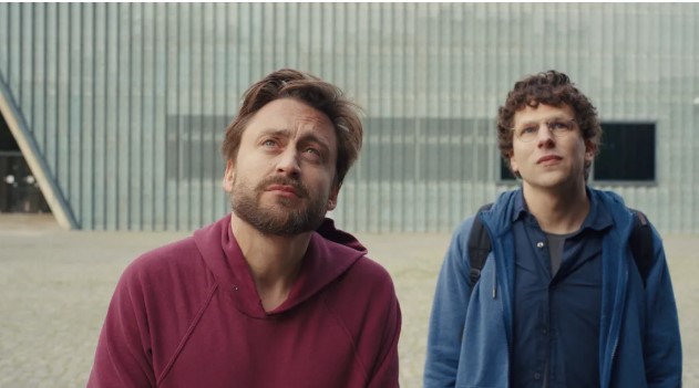 Kieran Culkin, majtas dhe Jesse Eisenberg në "A Real Pain"