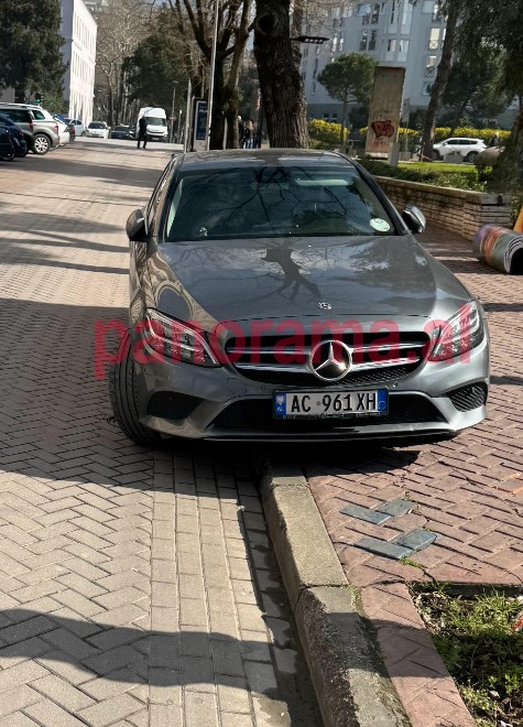makina e deputetit parkim kuvend (3)