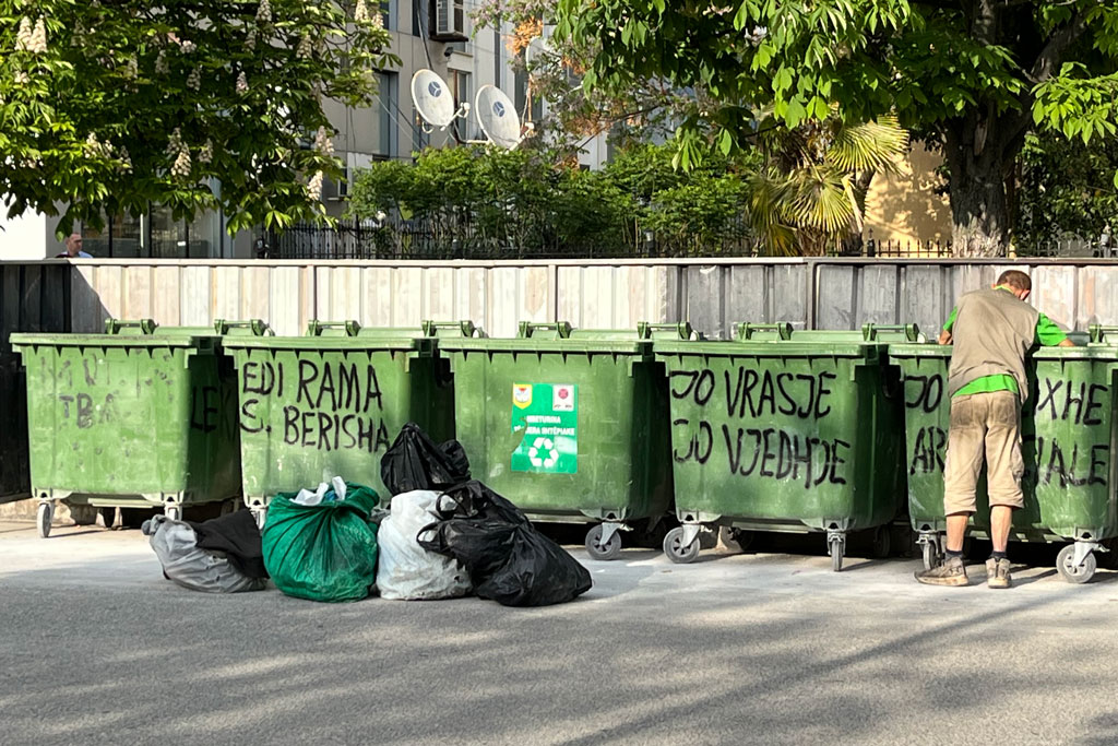 grafite-ne-kazanet-e-plehrave-ne-Lushnje