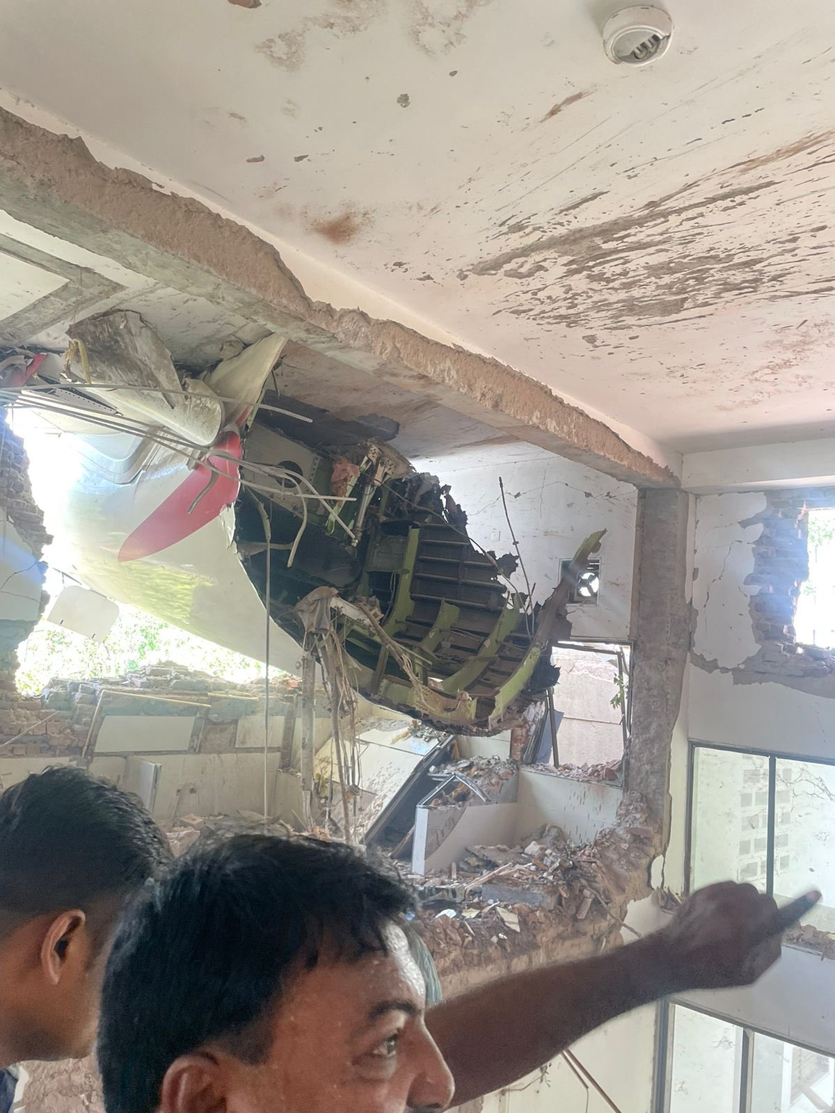 avion indi shperthim pasagjere
