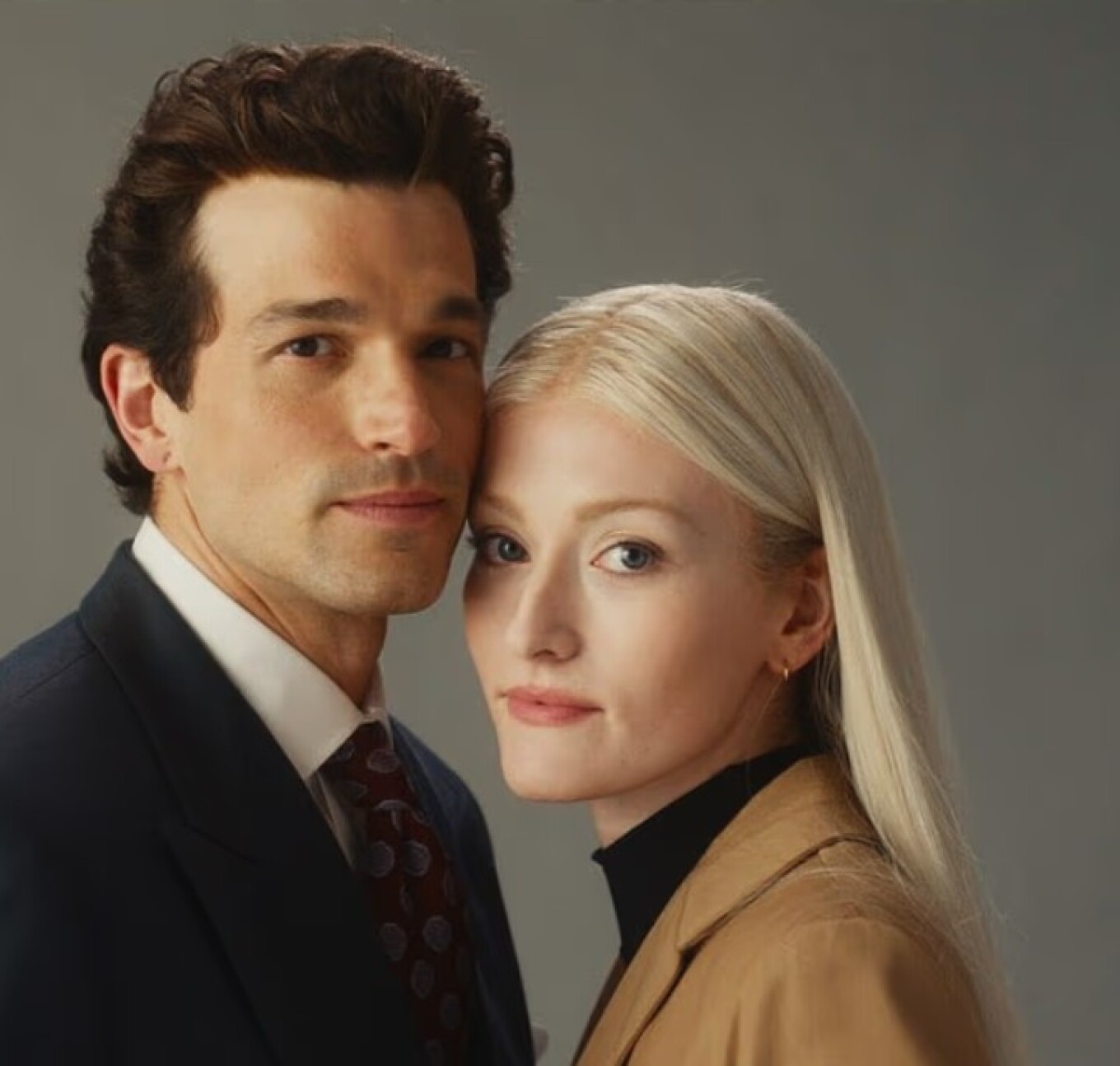 Paul Kelly si John F. Kennedy Jr. dhe Sarah Pidgeon si Carolyn Bessette