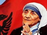 “Lejoni që Nënë Tereza të vijë e të shohë loken e sëmurë”- Letrat e Zhaklin Kenedit e De Golit për Enverin! Propozimi për foton e saj në pasaportën shqiptare