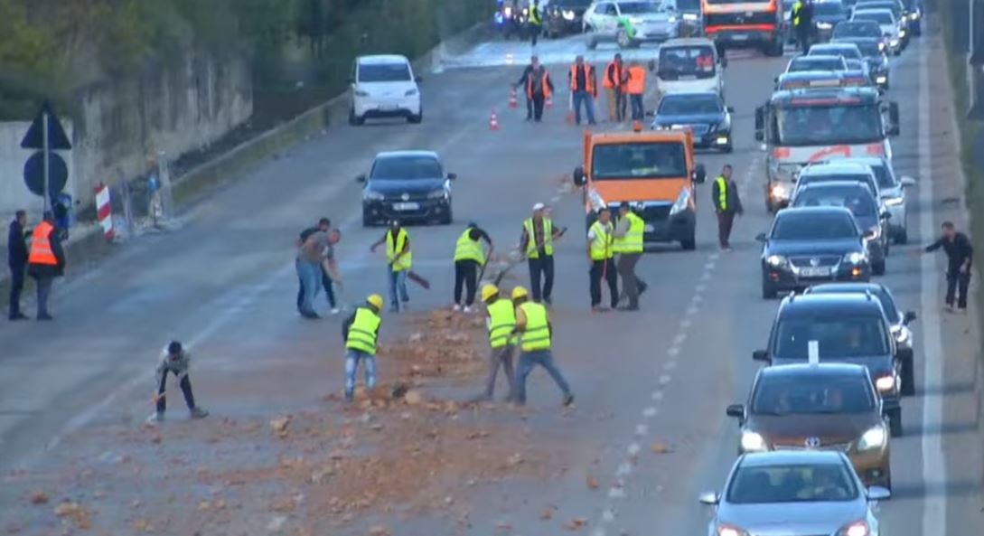 rruge cakull autostrade Tiranë-Elbasan 1
