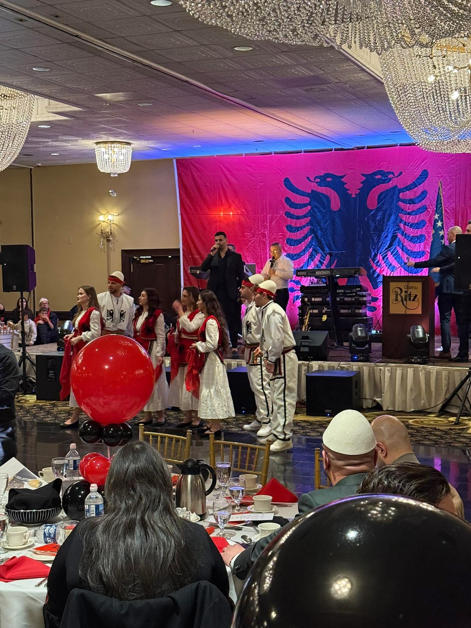 Festa e diasporës DownTown flamur shqiptar visar zhiti (6)