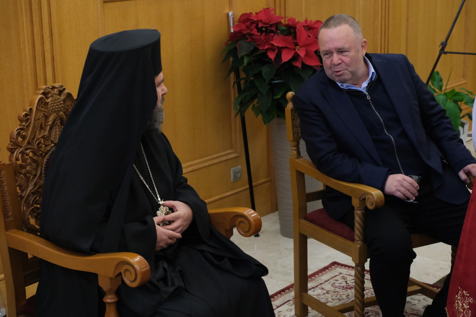 Kryepeshkopi Joan në pritjen zyrtare të Krishtlindjeve uron biznesmenin e mirënjohur Gjergj Luca: Gëzuar Krishtlindjen
