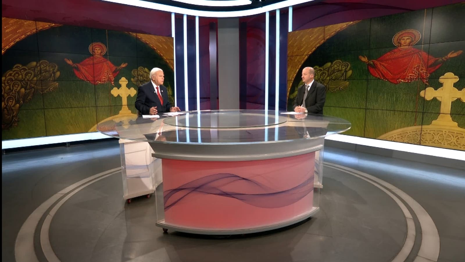 Përhapje e sinjalit të Radio Televizionit Shqiptar në të gjithë vendin, në të gjitha vatrat shqiptare kudo që ndodhen në botë. Ferdinand Samarxhi moderon ceremoninë e Krishtlindjeve për ekranin e RTSH, ndihmuar nga pedagogu i teologjisë Dhimitër Qose