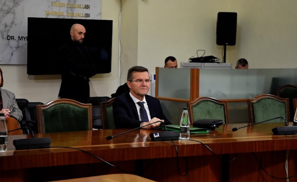 avokati i ballukut adrian kalia