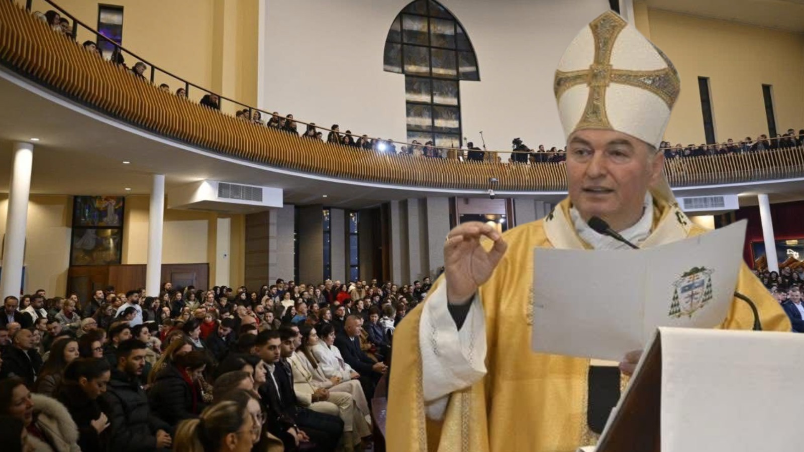 Ceremoni solemne e festës së Krishtlindjeve në katedralen e Shën Palit. Arqipeshkvi Mitropolitan Shkëlqesia e Tij Arjan Dodaj celebron meshën e shenjtë hyjnor të lindjes së Krishtit. Transmetim i drejtpërdrejtë i RTSH