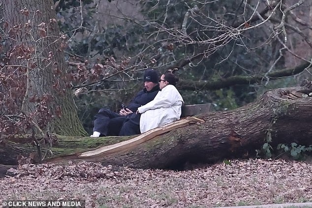 Callum Turner dua lipa (11)