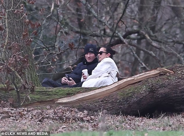 Callum Turner dua lipa (7)