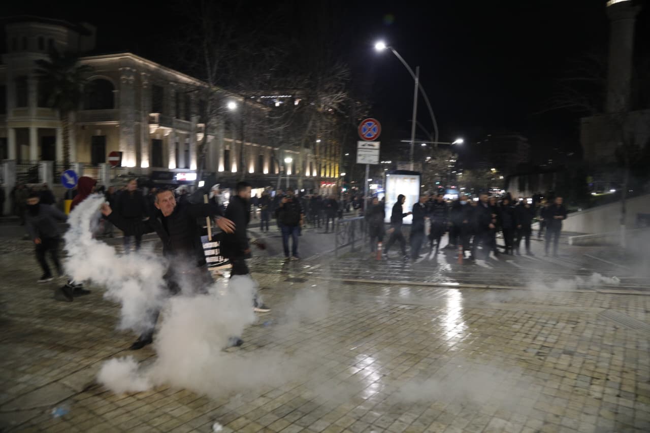 protesta e opozites 24 janar perplasje policia (8)