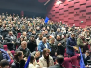 Videolajm/ Salla e mbushur plot me demokratë, momentet e pritjes së Ervin Salianjit në Lezhë nga strukturat e PD