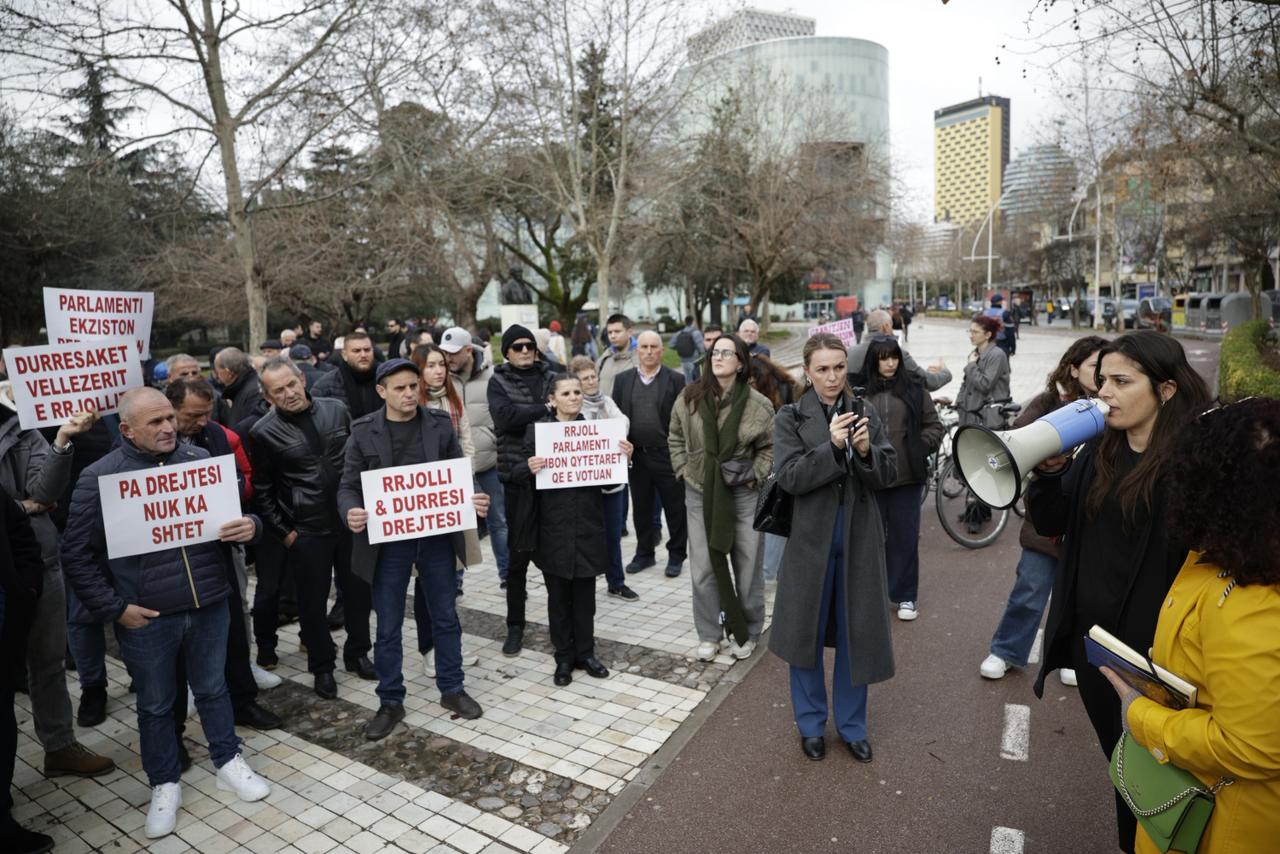protesta para parlamentit banoret e durresit dhe rrjollit (10)