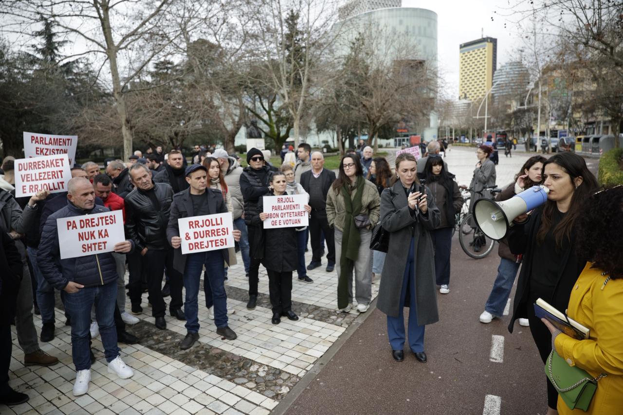 protesta para parlamentit banoret e durresit dhe rrjollit (11)