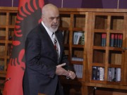 Prapaskena nga mbledhja pa media e PS, Rama akuzon dy ish-ministrat e qeverisë: Fike telefonin se e ke zakon që përgjon! Ti tjetri merresh me llafazanllëqe