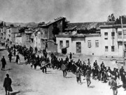 “Mos na lini në duart e xhelatëve!”, klithmat e shqiptarëve në Tivar 1945! Dëshmitë e të mbijetuarve zbulojnë një operacion të organizuar ushtarak! Kërkesa e Titos për Enverin