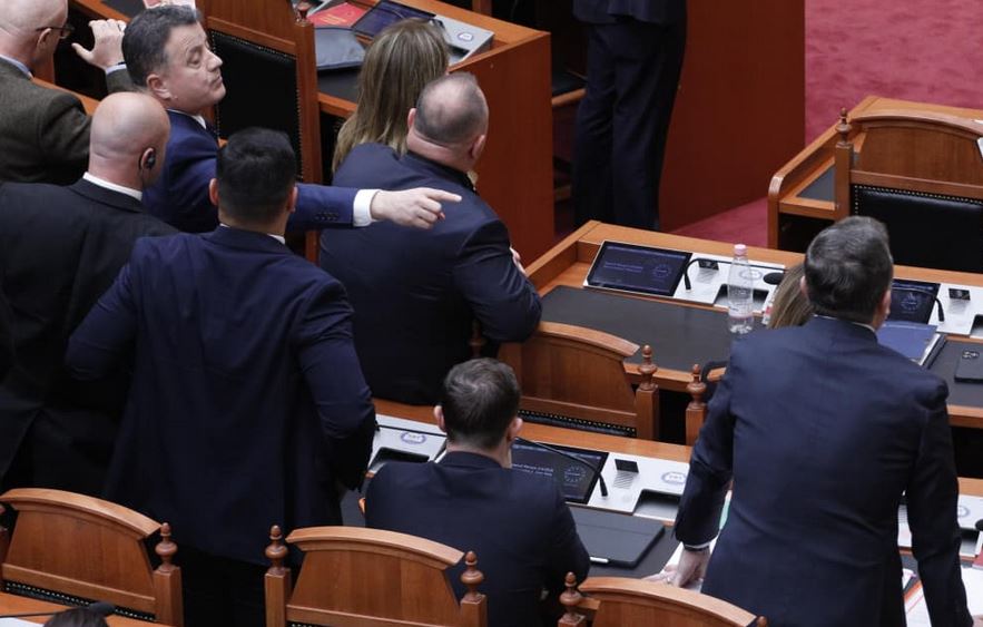 parlament tensione