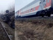 VIDEO/ Aksident hekurudhor në Rusi, treni me 412 pasagjerë del nga shinat, raportime për të lënduar të shumtë! Pamjet tronditëse shkaqet e dyshuara