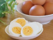 Pse e verdha e vezës së zier bëhet e gjelbër dhe si ta shmangim këtë? Zbuloni nëse mund ta konsumoni