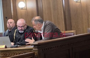 ilir beqaj me avokatin jashte kafazit