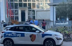 policia e tiranes1