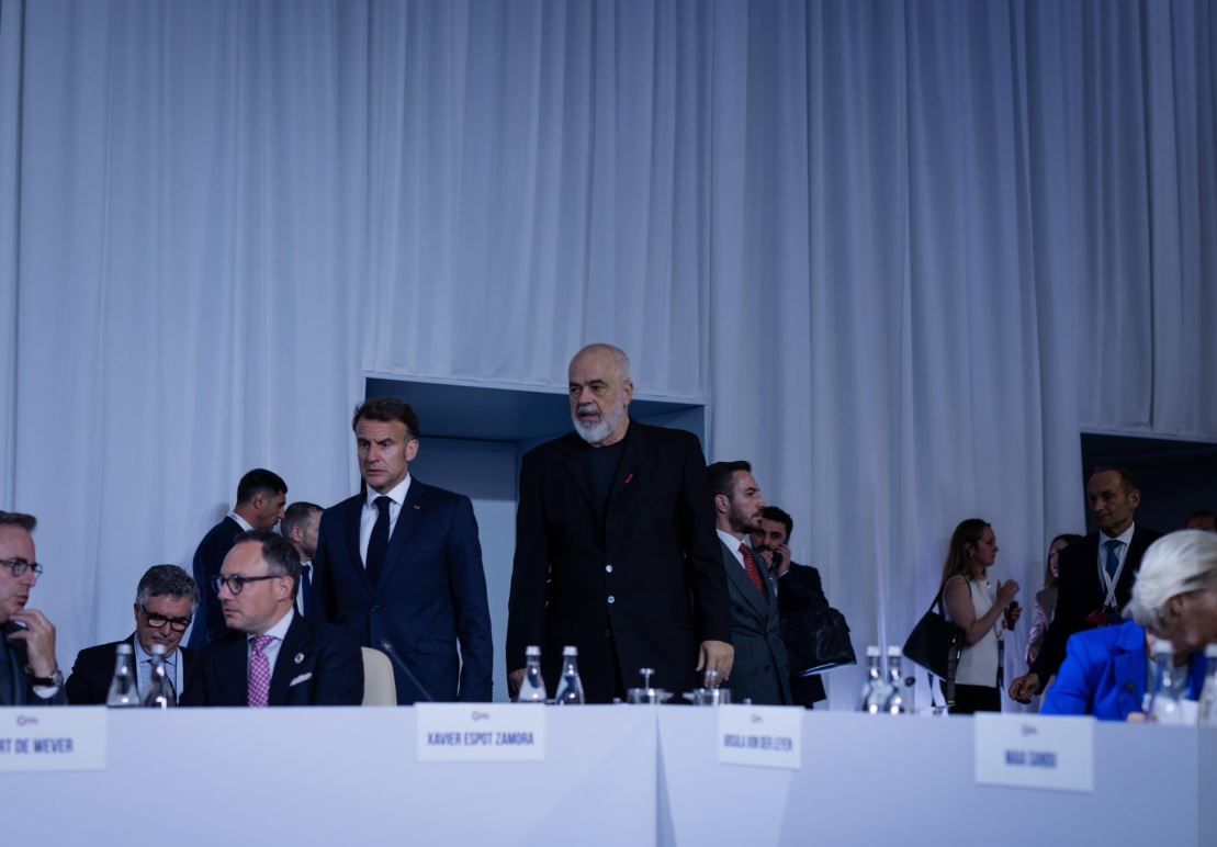 rama dhe macron