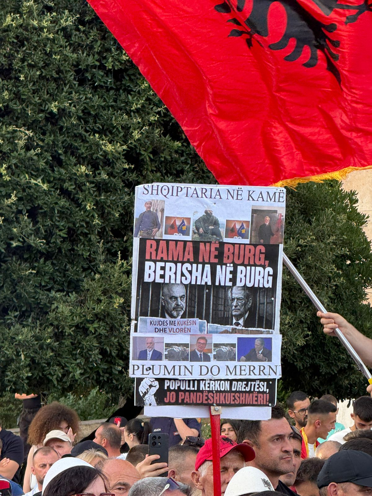 Protesta e 15-të pankarta (1)