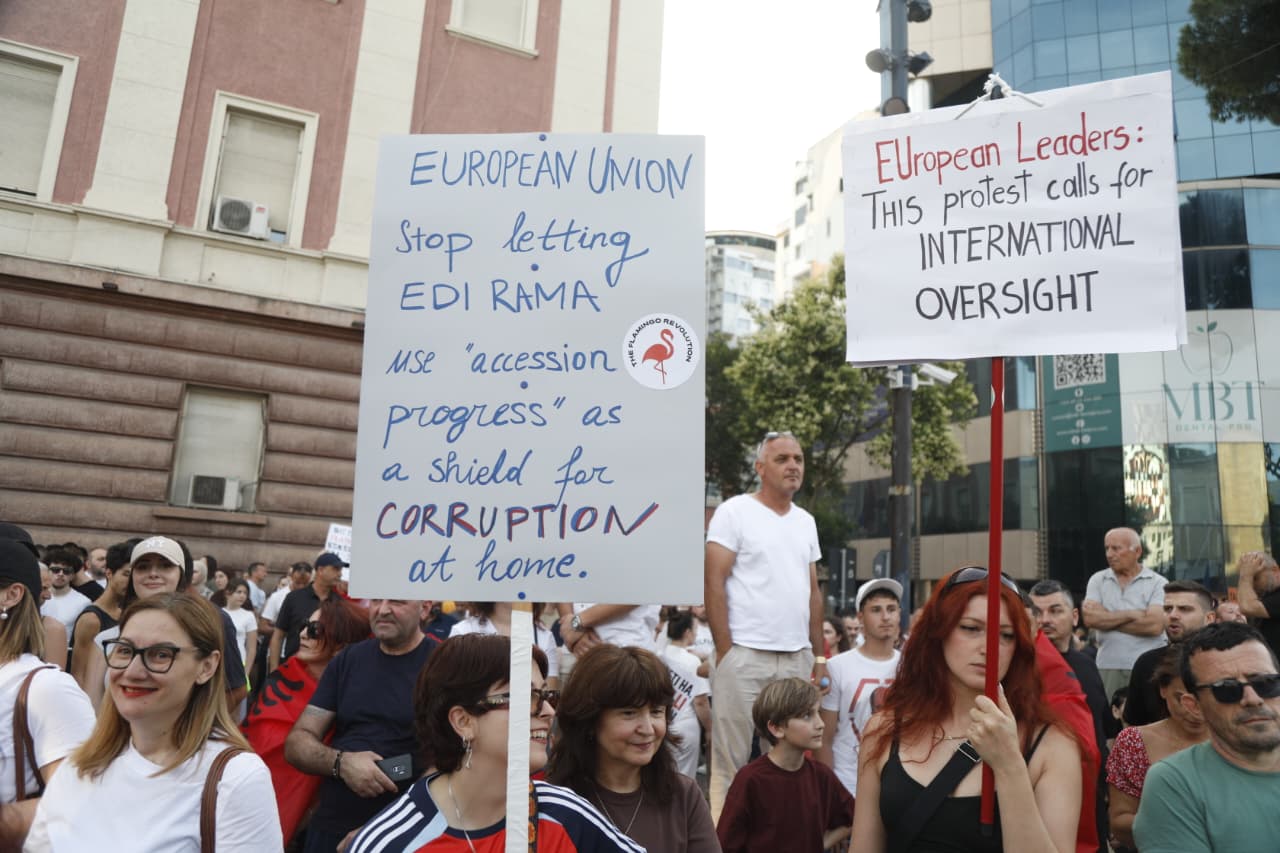 Protesta e 15-të pankarta (11)