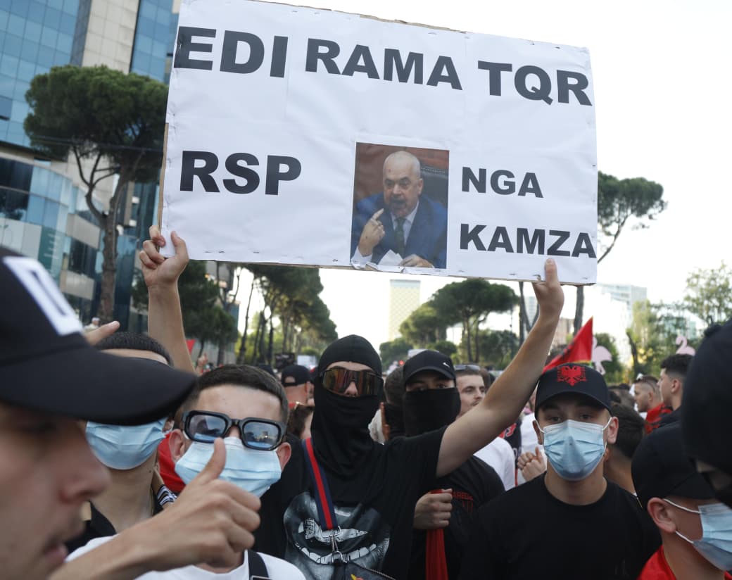 Protesta e 15-të pankarta (12)