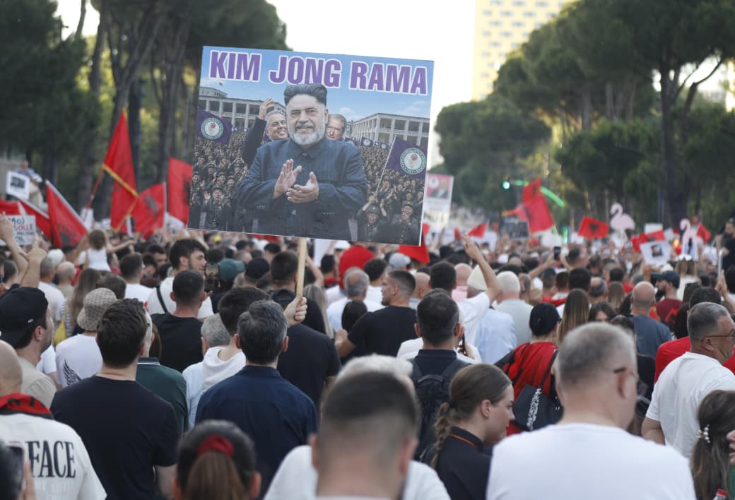 Protesta e 15-të pankarta (14)