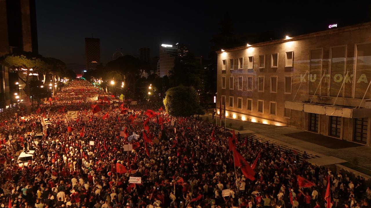 Sot protesta e 24  qytetarët kërkojnë dorëheqjen e pa negociueshme të kryeministrit Rama  Të vendosur deri në rrëzimin nga pushteti