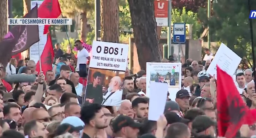  Anulo projektet dhe zhduku nga Shqipëria    Studentët i përgjigjen kryeministrit  Kur ka qenë hera e fundit që një investim ka qenë në interesin publik  Kurrë 